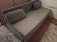 Prodajem lezaj (trosjed)