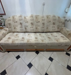 Trosjed na razvlačenje s ležajom za spavanje.