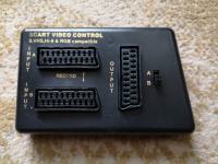 SCART preklopnik + kabeli 21 pin (2 kom.) + S-VHS kabel