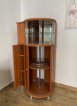 Drvena vitrina, rastavljena