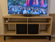 IKEA Kallax TV klupa s podokvirom, bijelo bajcani hrast, crni podokvir