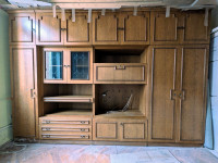 Kvalitetan regal od punog drva