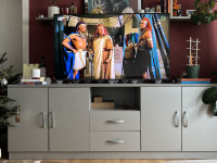 Kvalitetna i čvrsta TV komoda rađena po mjeri