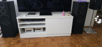 ​Naslov: Moderna bijela TV komoda / Hi-Fi regal (120x50x40 cm)