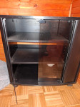 Ormarić/ komoda sa staklenim vratima