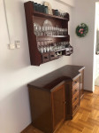 Prodajem rustikalnu vitrinu i komodu