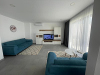 Regal za dnevni boravak s LED rasvjetom