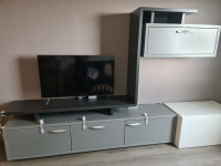 TV komoda + zidni element (Harvey Norman) – odlično stanje