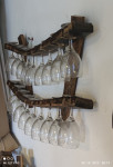 zidni stalak za čaše od drvenih bačvi