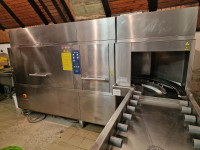 Tunelska perilica posuđa sa sušilicom Electrolux