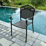 Metalne crne stolice