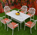 Set od 6 stolica i 1 stola