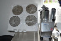 Sjeckalica povrća.salama,sira itd..(romanjola) AMITEK,5 noževa,R-1