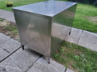 Inox neutralni stol poluzatvoreni sa policom 120x70 cm