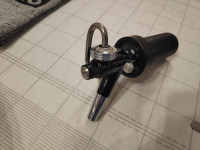 Pištolj - točionik za pivo - Beer gun