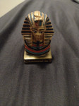 faraon figurica suvenir iz Egipta stara više godina