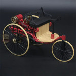 Figurica klasičnog automobila od legure