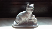 Ukrasna figurica mačke - porculanska