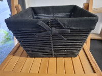 Crna ukrasna pletena košara 27x27x18 cm