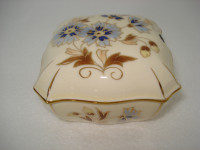 NOVA PORCULANSKA KUTIJA SA POKLOPCEM za nakit iz 1868. ZSOLNAY.HUNGARY