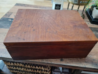 Stara  velika drvena kutija