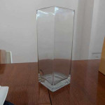 Staklena vaza četvrtasta