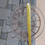 Vaza staklena s metalnim okvirom