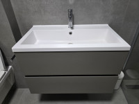 Kupaonski ormarić s umivaonikom i slavinom