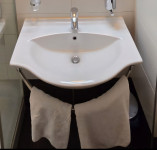 Lavabo sa nosačem za ručnik, više komada.