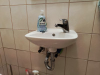 Mali umivaonik + pipa