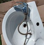 Umivaonik sa slavinom