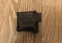 4F0820511 AKTUATOR MOTORA ZAKLOPKE GRIJAČA AUDI A8 D3 4E A6 4F Q7