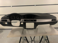 BMW  ARMATURA SA AIRBAGOM+NAVI 200 eur sve komplet