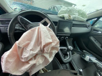 Dijelovi unutrašnjosti kabine, kontrolna ploča, radio.. Renault Clio 5