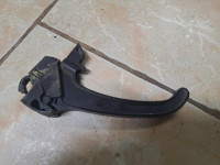 fiat 126 peglica ruckica za otvaranje haube