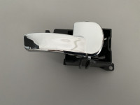 Nissan Navara ,d40,2005-2015 kvaka vrata unutarnja desna