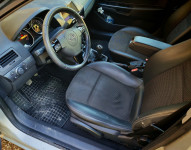 Opel astra h unutrašnjost