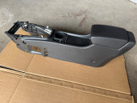 Opel Astra J naslon za ruku
