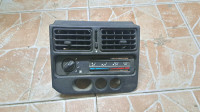 plastika oko resetke srednjih ventilacija peugeot 106