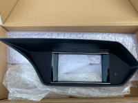 Prodajem zaštitnu plastiku za Display-radija za Mercedes W212