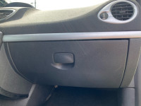 Renault Clio 3 Polica Ladica Armature