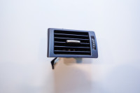 Rešetka ventilatora vozačeva strana Audi A4 B4 8E0820901F 3zq