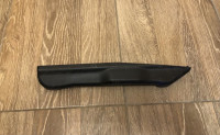Serija 5 e60 e61 desna obloga sjedala BMW prednja lajsna 7068502