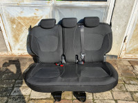 Stražnja sjedala za Captura sa pojasevima