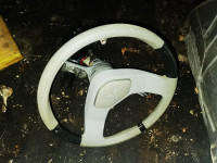 Volan od Yuga s ručicama i brava s ključem