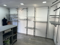 Police za tekstilni dućan