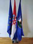 Inox podni nosač sa inox stupovima i zastavama EU,HR, Zagreb.