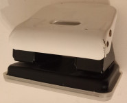 Klasična metalna uredska bušilica SAX, jaka opruga