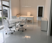 PRODAJEM UREDSKI NAMJEŠTAJ – VELINAC (2 GOD. STAR, ODLIČNO STANJE)