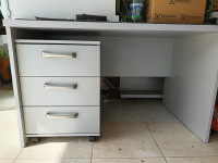 Radni stol i polica za registratore